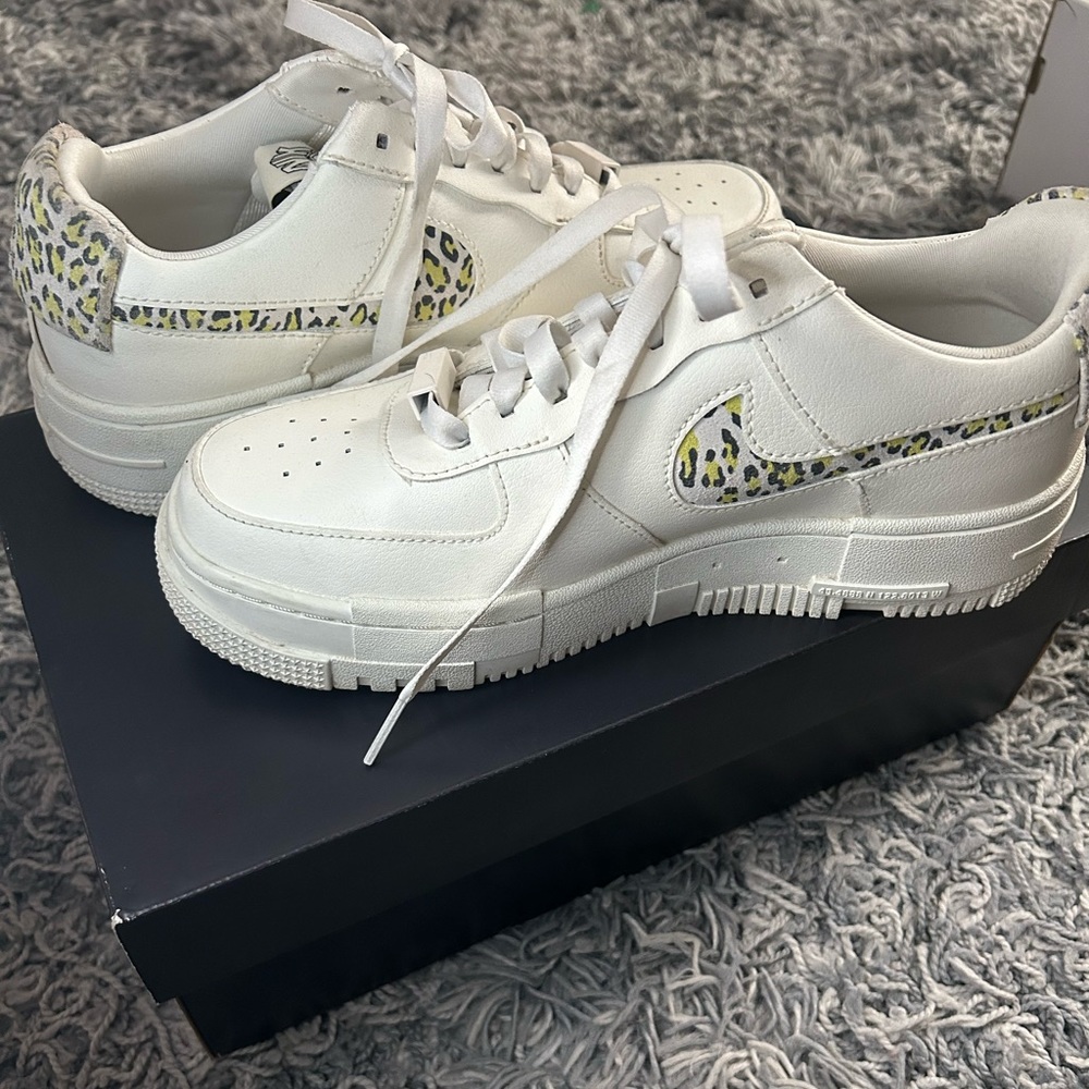 Nike Air Force 1 SE Women's Shoes